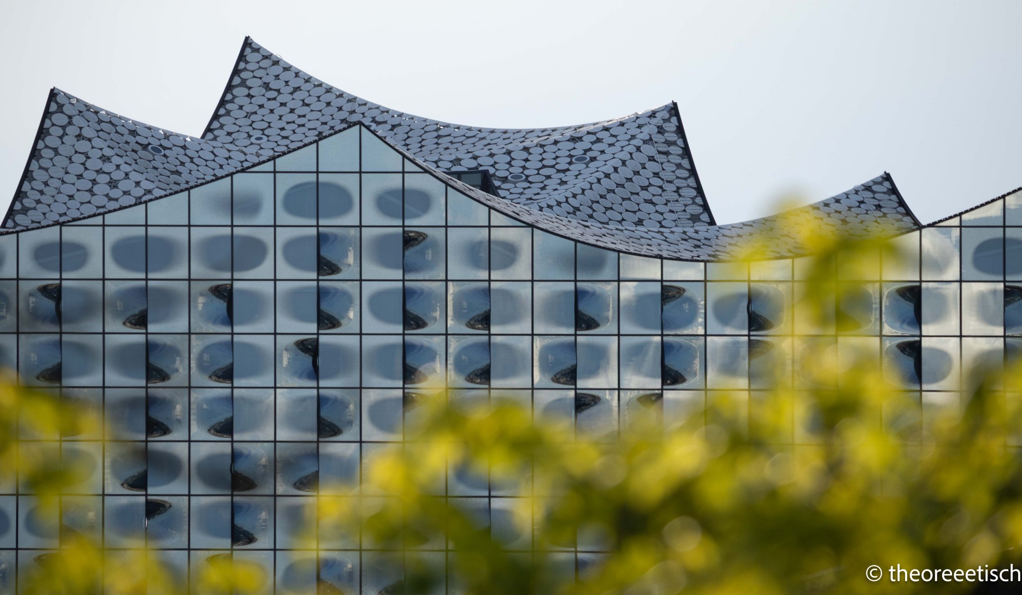 Oscillations - Elbphiharmonie